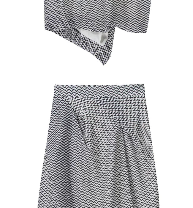 Water Ripple Design Skirt with Asymmetric Slit