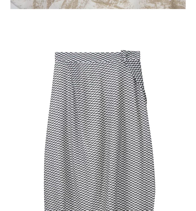 Water Ripple Design Skirt with Asymmetric Slit