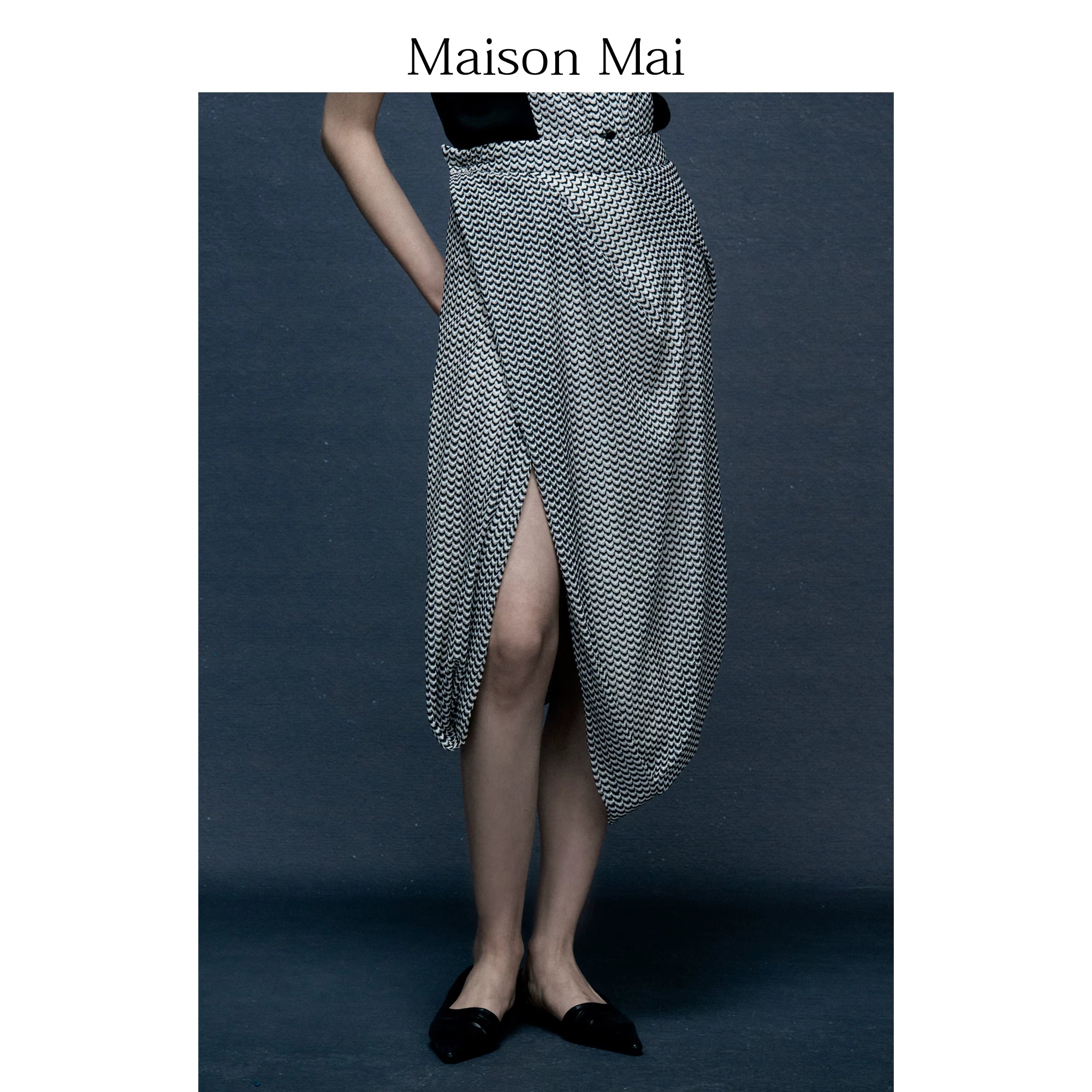 Water Ripple Design Skirt with Asymmetric Slit